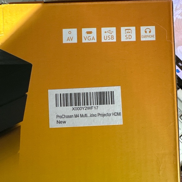 LED Projector with remote - Picture 2 of 11